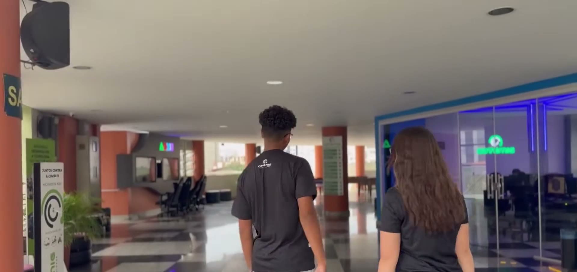 Estudantes do COTEMIG no campus